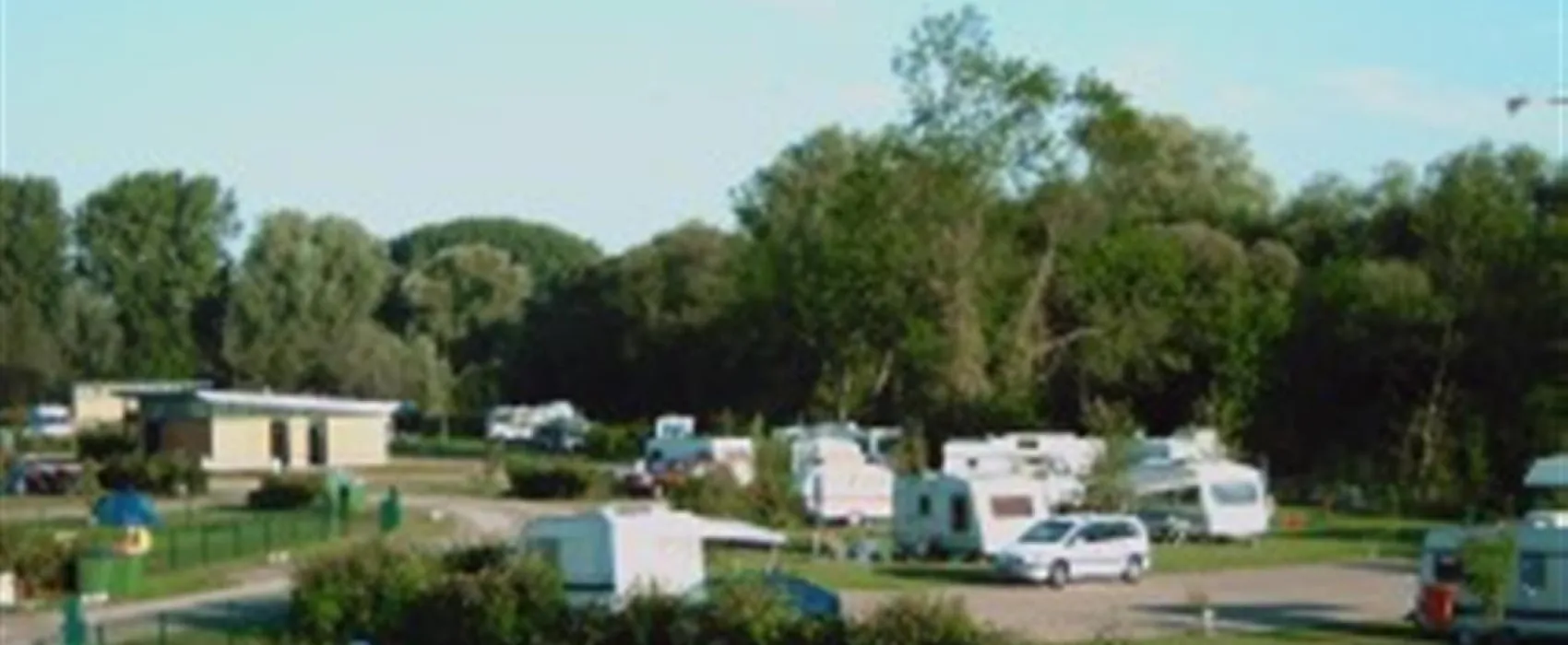 Camping Parc Des Cygnes  