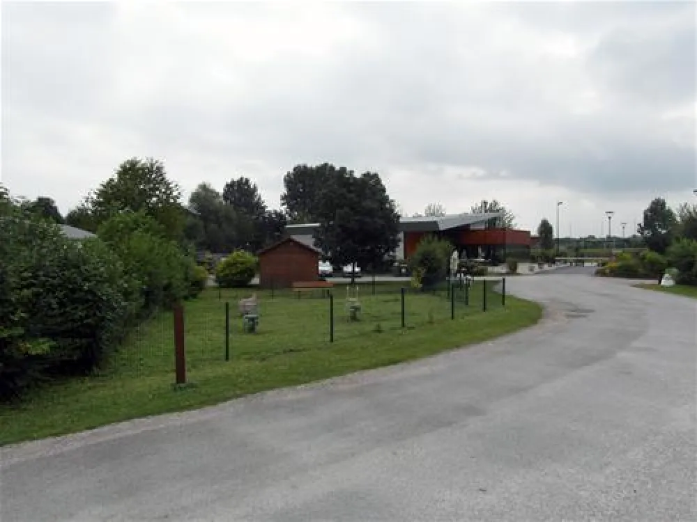 Camping Parc Des Cygnes  