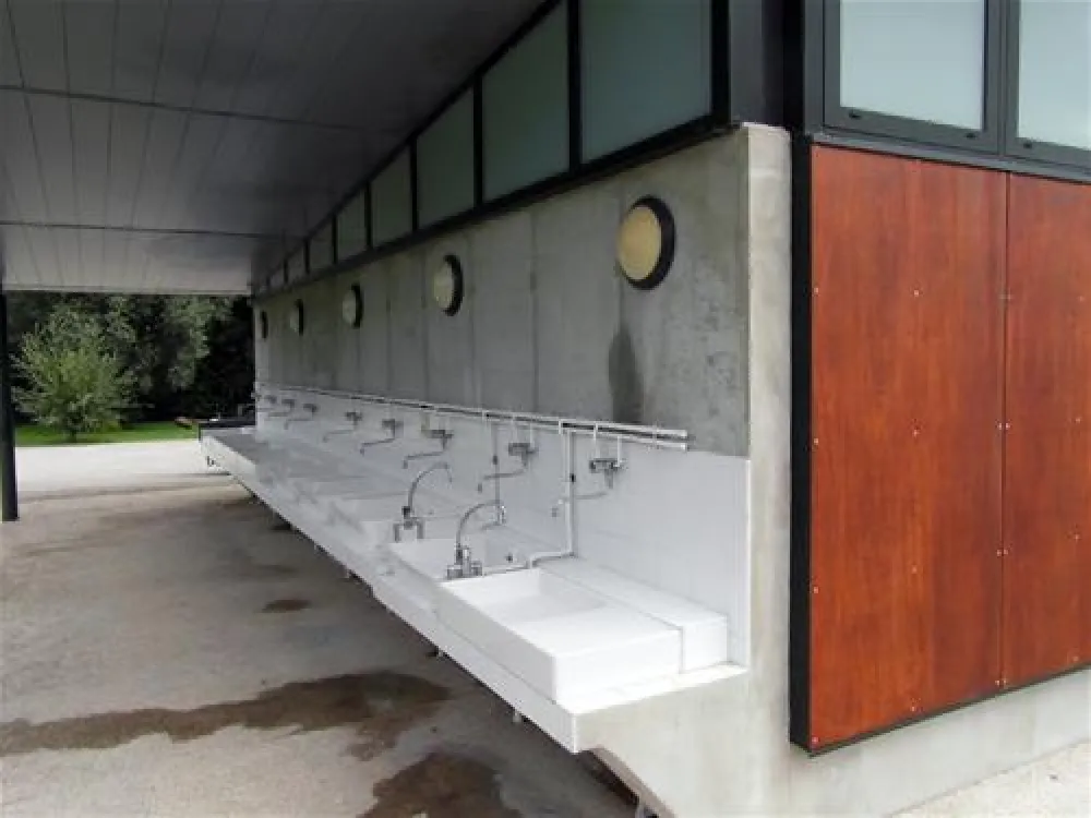 Camping Parc Des Cygnes  