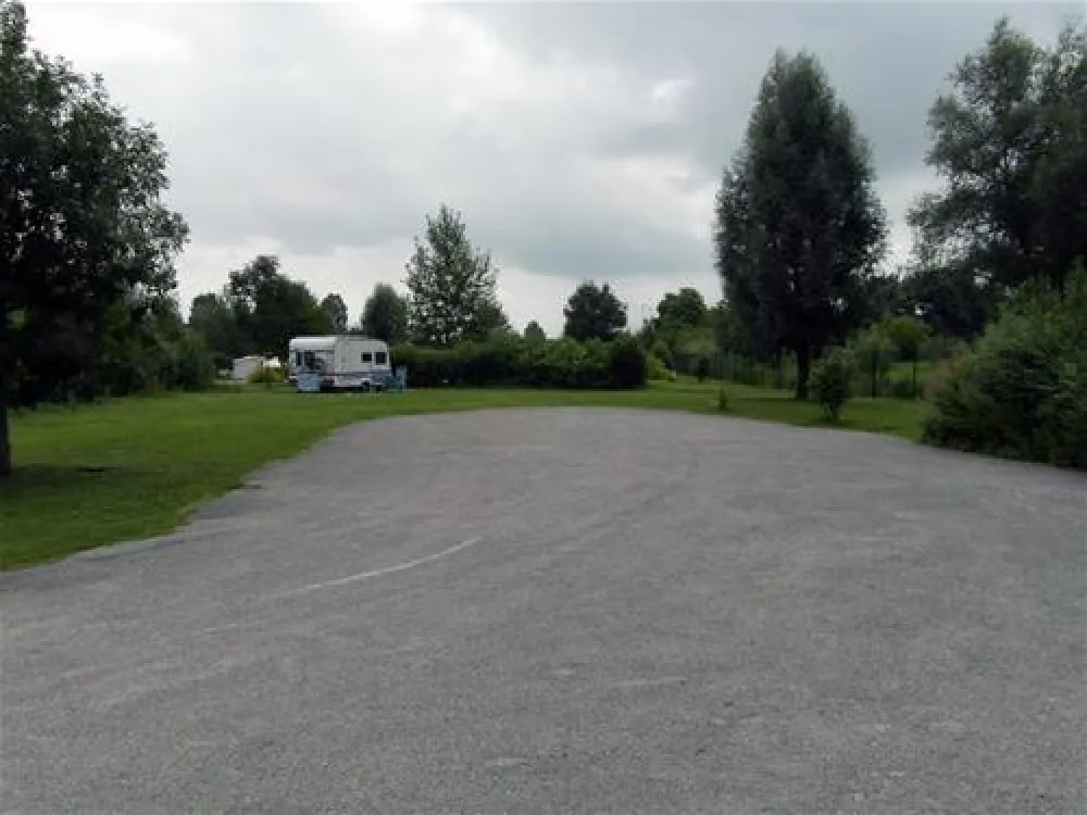 Camping Parc Des Cygnes  