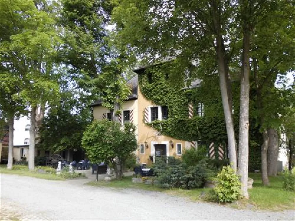 Hotel & Camping Schloss Issigau