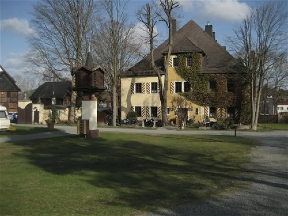 Hotel & Camping Schloss Issigau