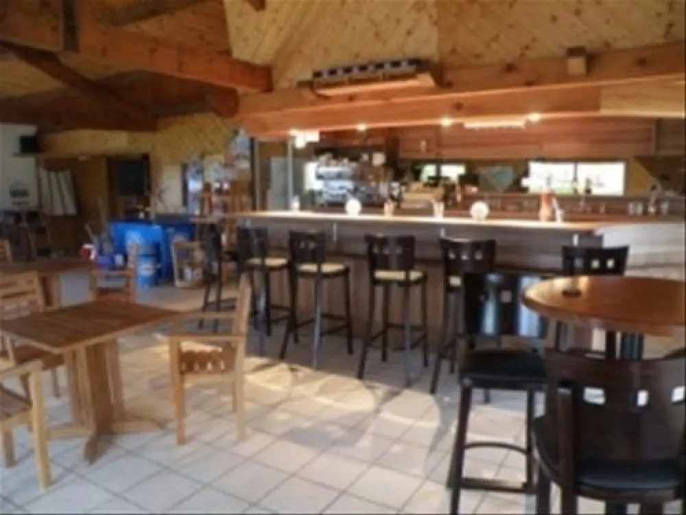 Camping Les Sous Bois Du Lac  