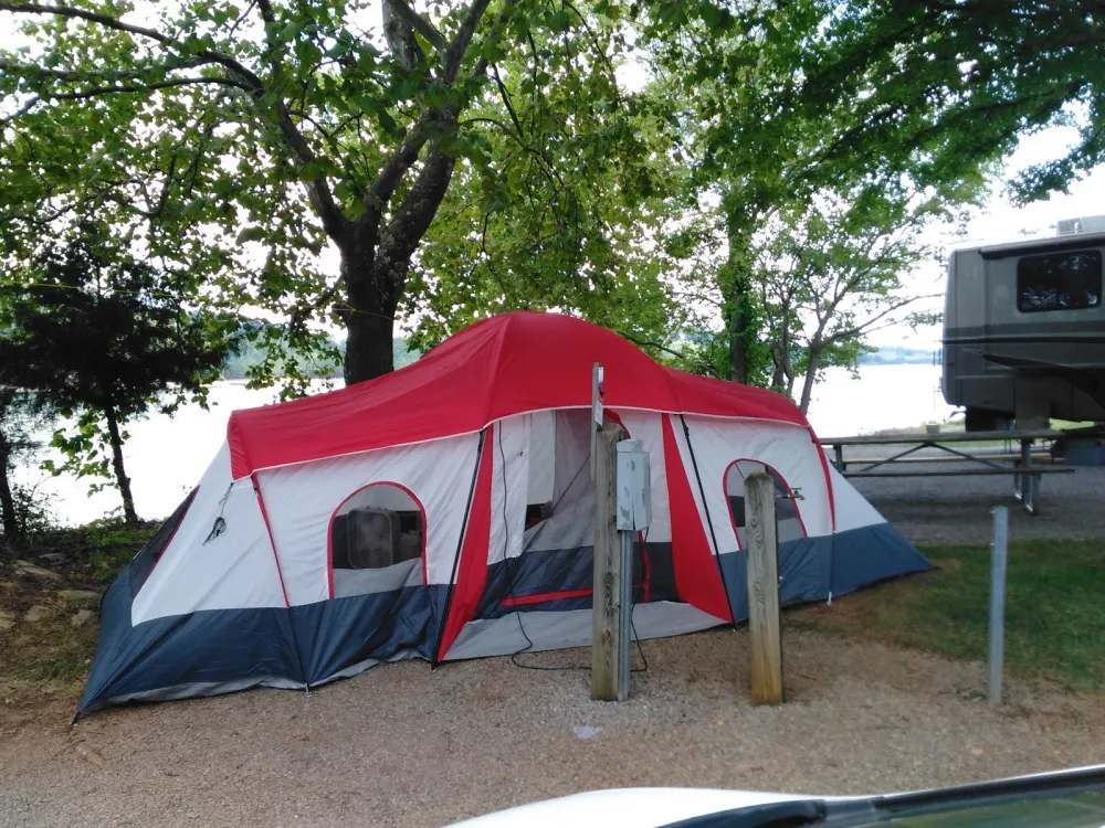 Mountain Cove  Marina and Campground