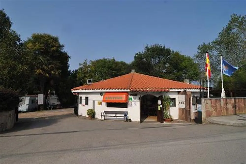 Camping Playa De Troenzo