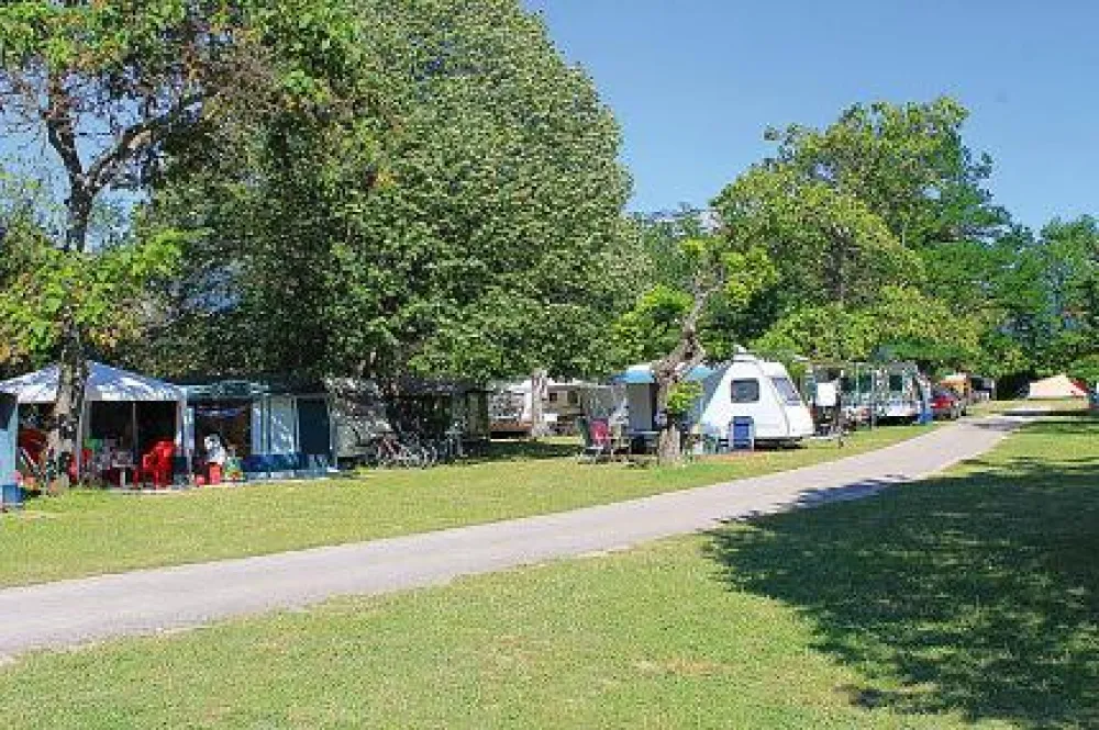 Camping Chamarges