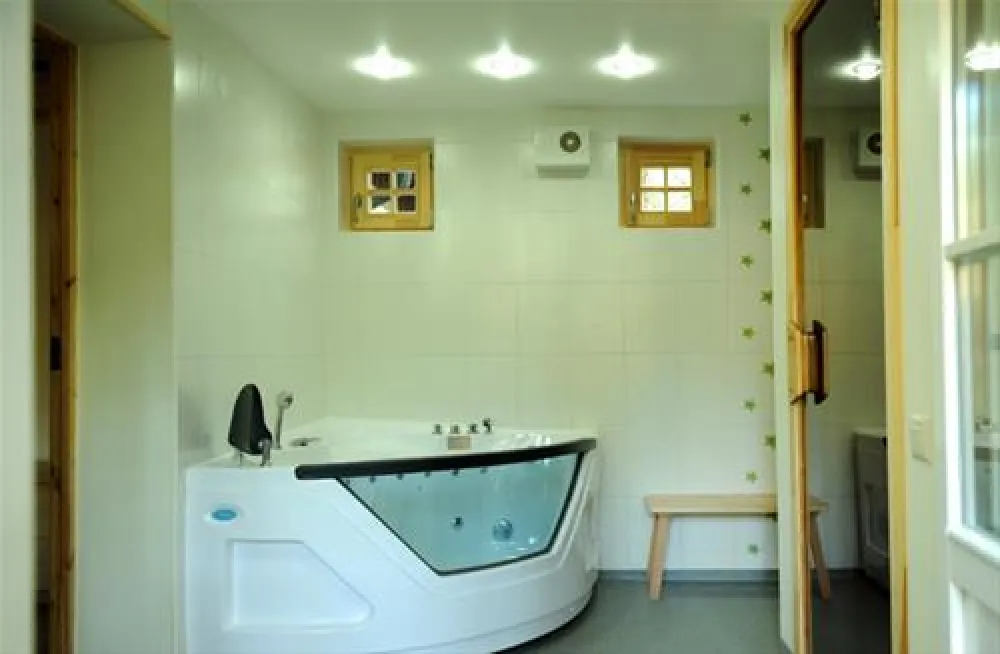 Roosta Holiday Village