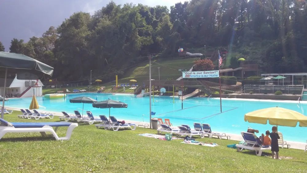 Pine Cove Beach Club & RV Resort