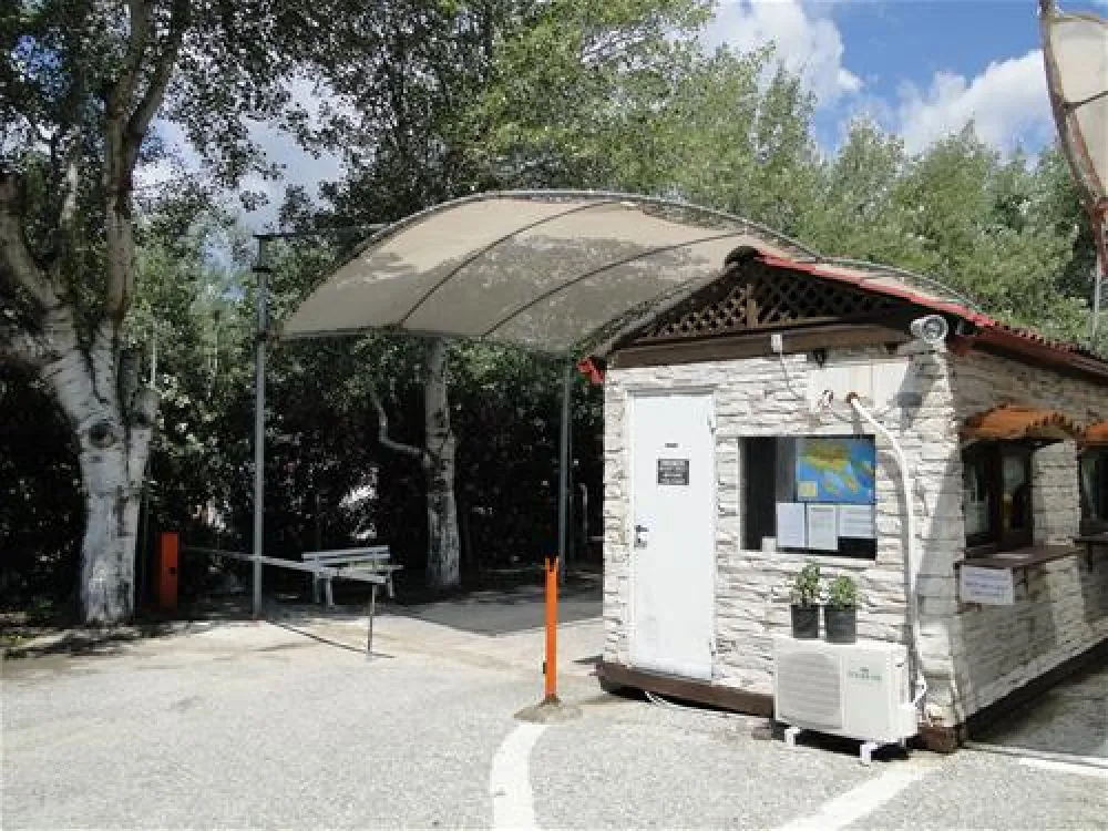 Thalatta Kalamitsi Village Camp