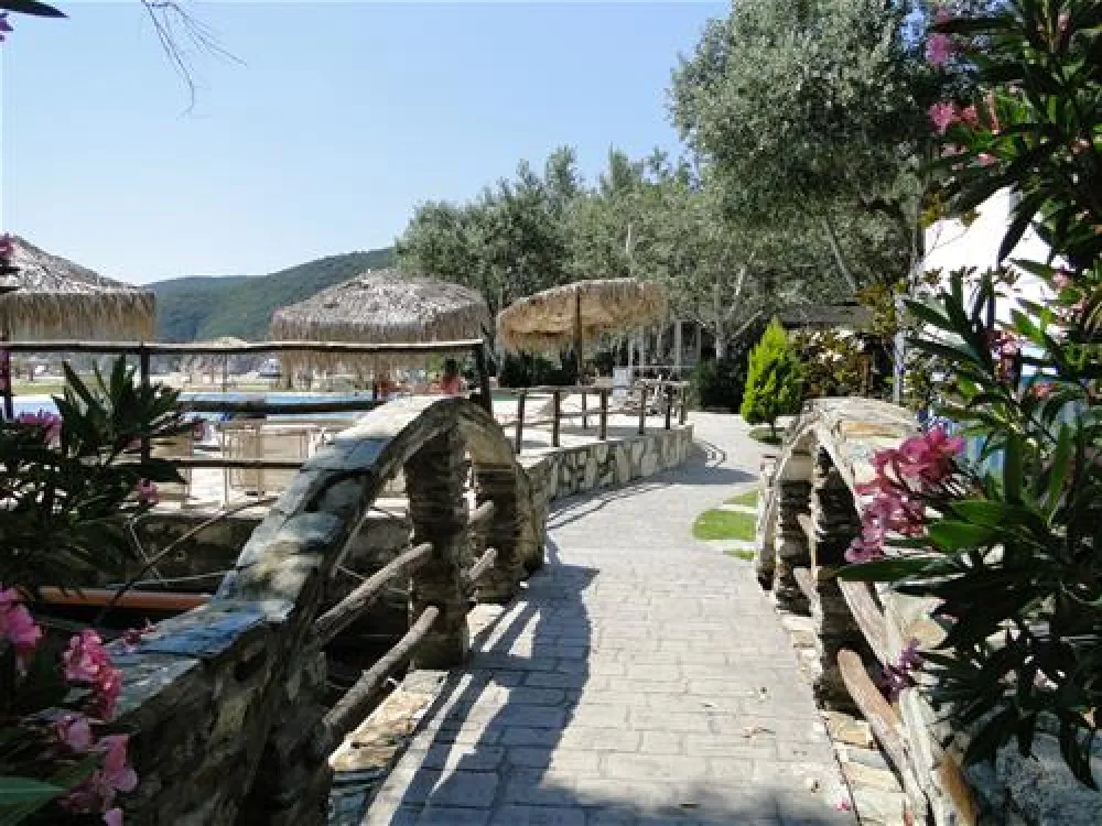 Thalatta Kalamitsi Village Camp