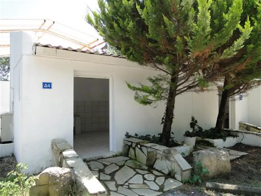 Thalatta Kalamitsi Village Camp