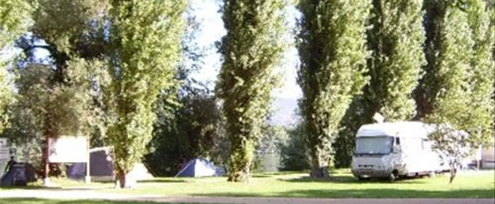 Camping und Schwimmbad am Rhein