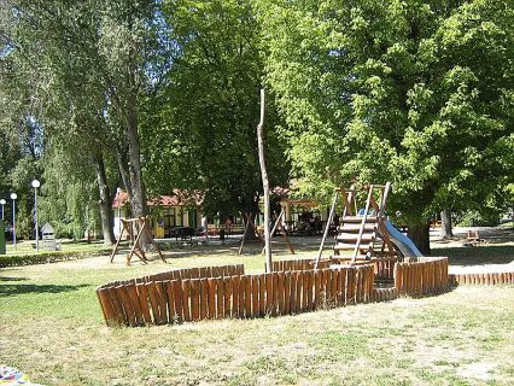 Szentesi Üdülöközpont Nonprofit KFT