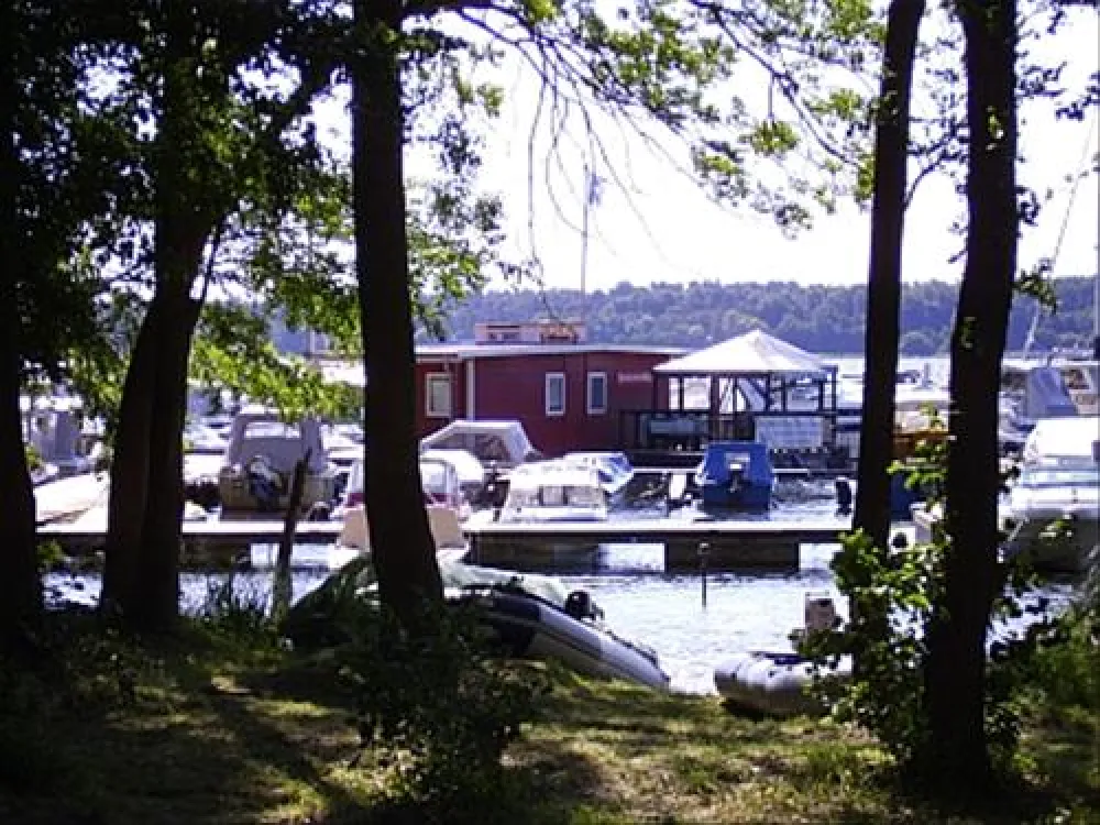 Camping- und Wohnmobilpark "Kamerun"