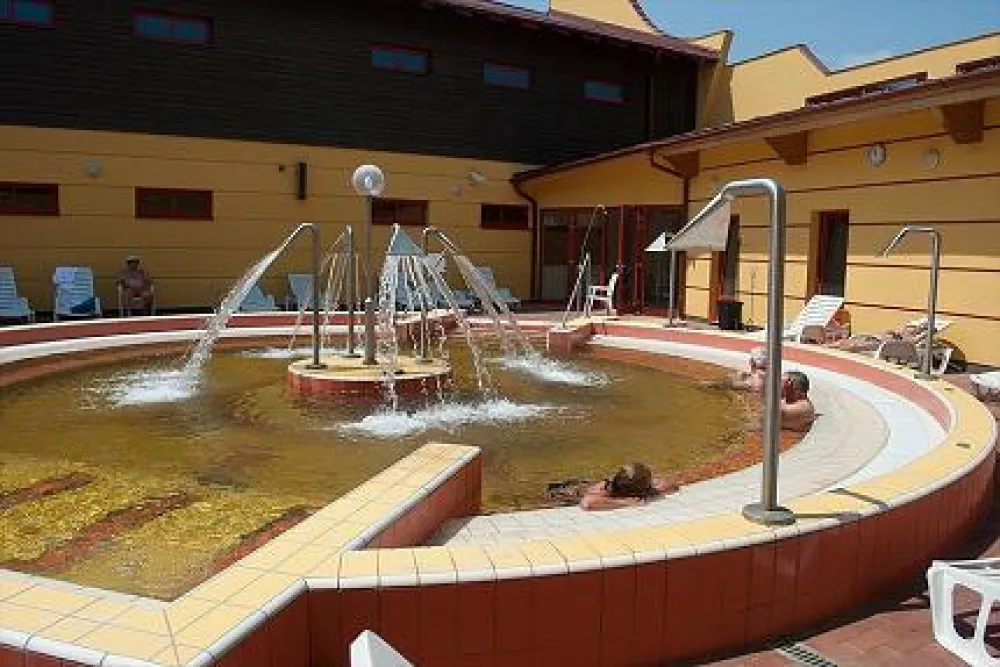 JUFA Vulkan Thermen Resort es camping