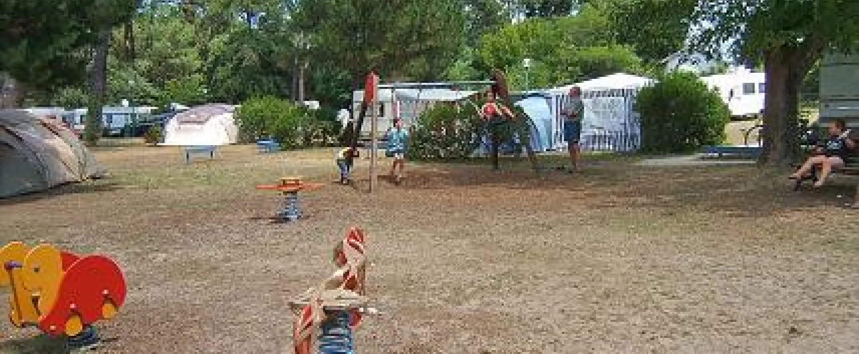 Camping Municipal Du Lac De Cazaux  