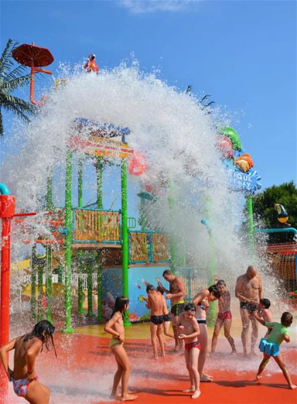 Camping Les Grands Pins  