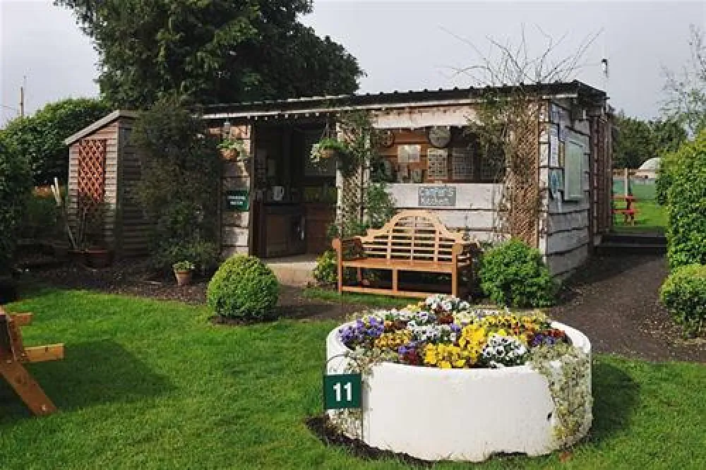 Stonehenge Campsite & Glamping Pods