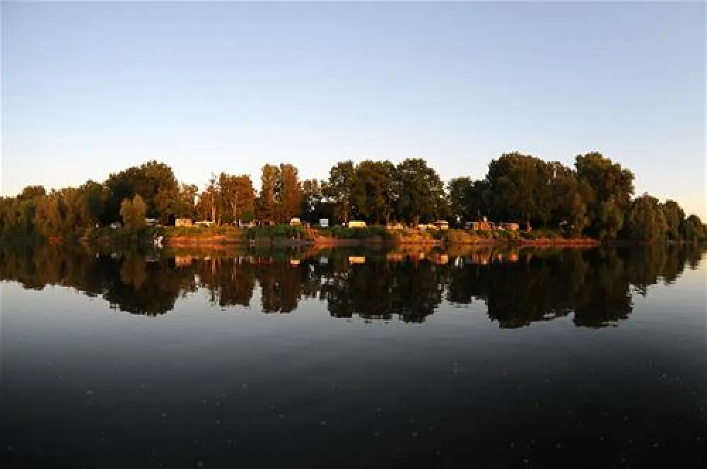 Camping Land an der Elbe bei Hamburg