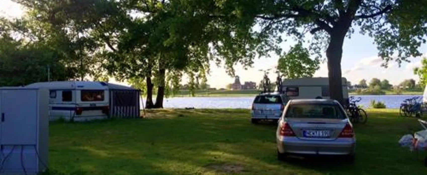 Camping Land an der Elbe bei Hamburg