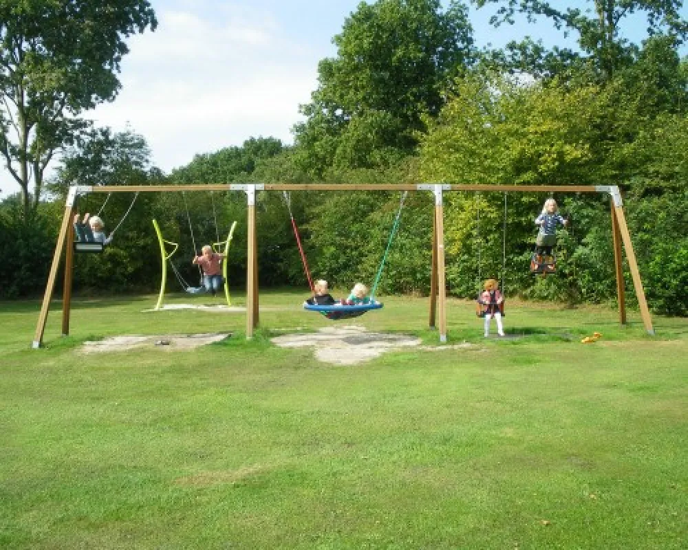 Camping De Bronzen Emmer