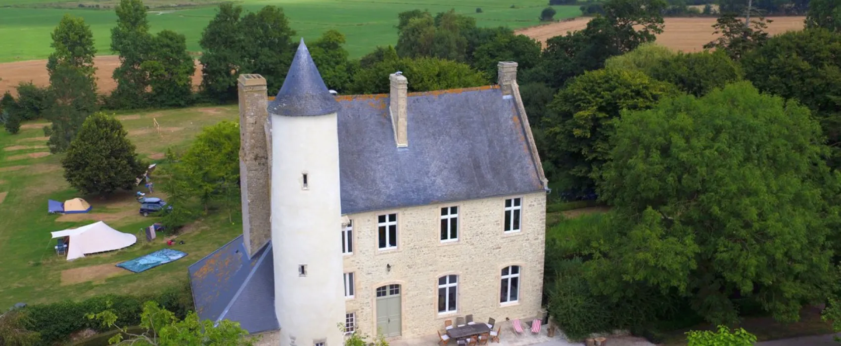 Chateau de Monfreville + cottages
