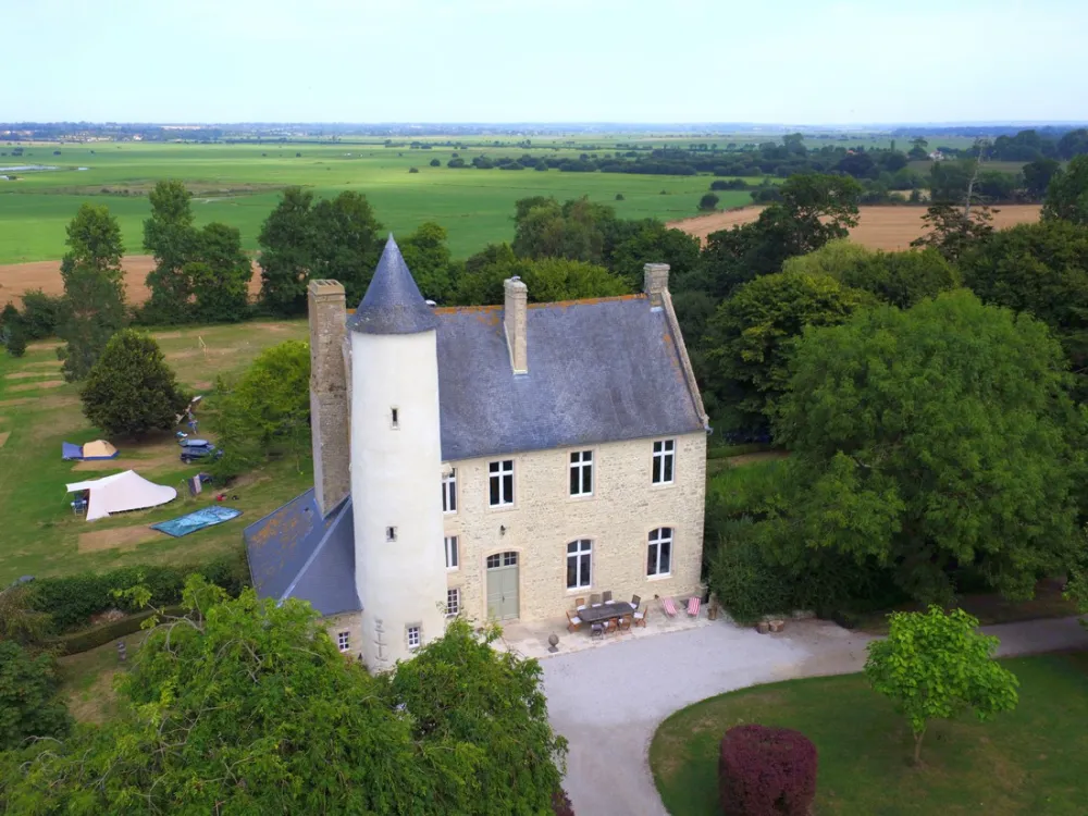 Chateau de Monfreville + cottages