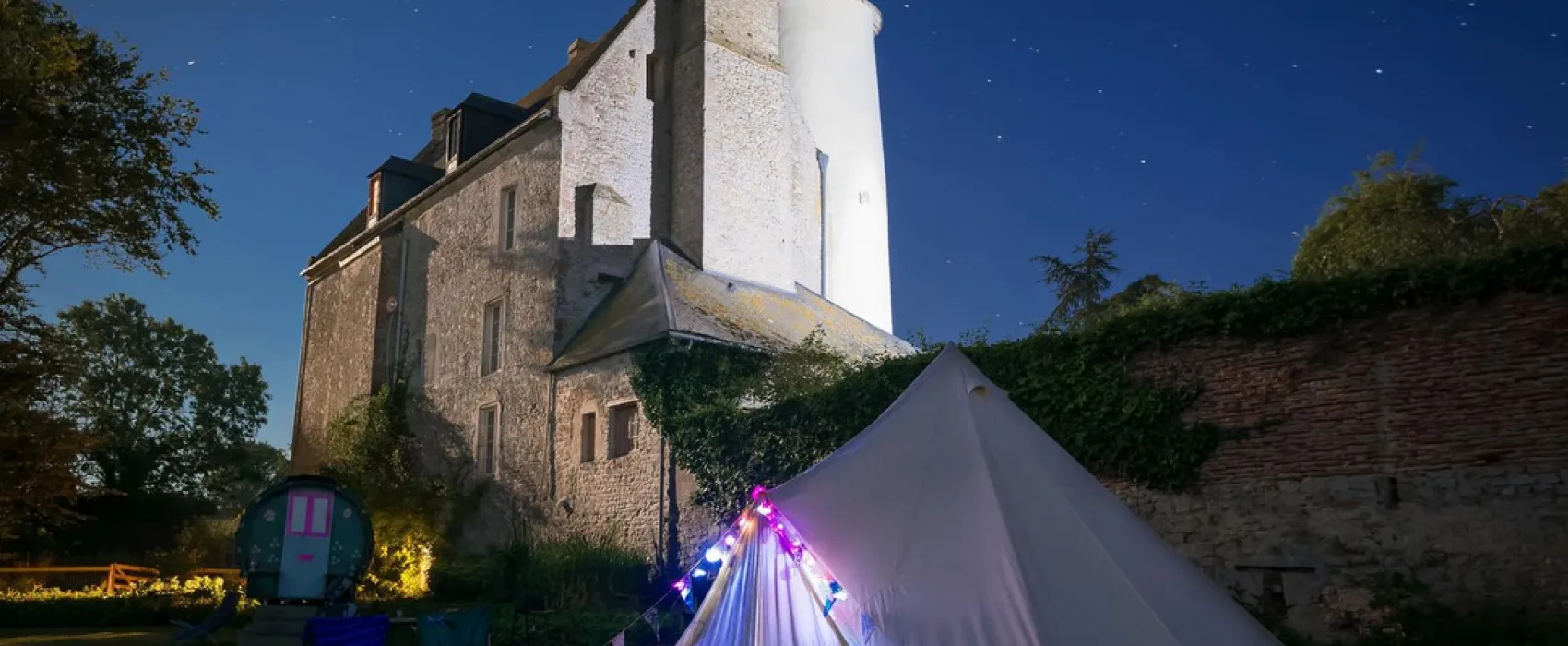 Chateau de Monfreville + cottages