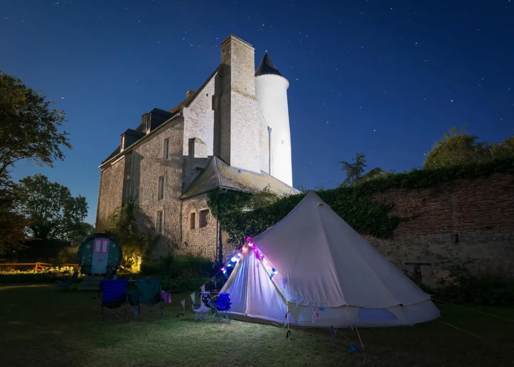 Chateau de Monfreville + cottages