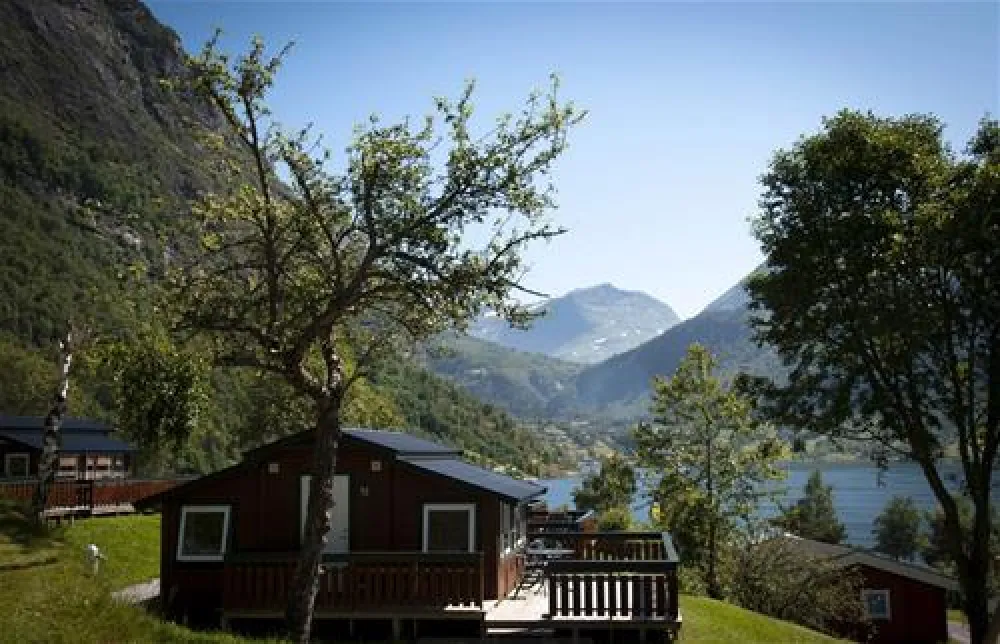 Grande Hytteutleige Og Camping