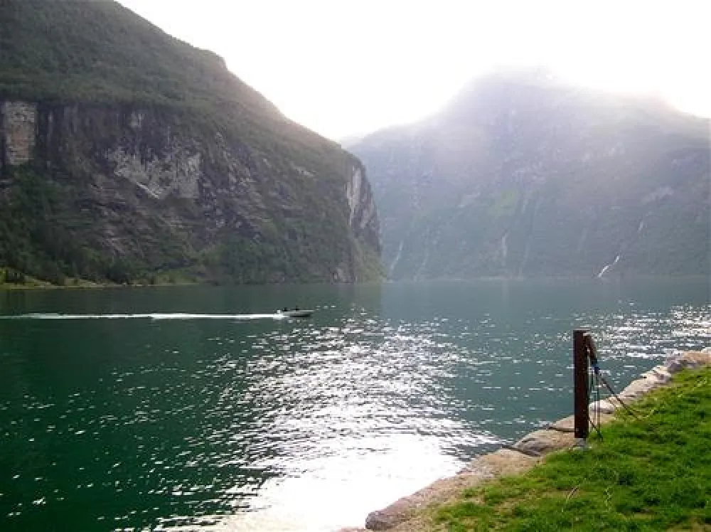 Grande Hytteutleige Og Camping