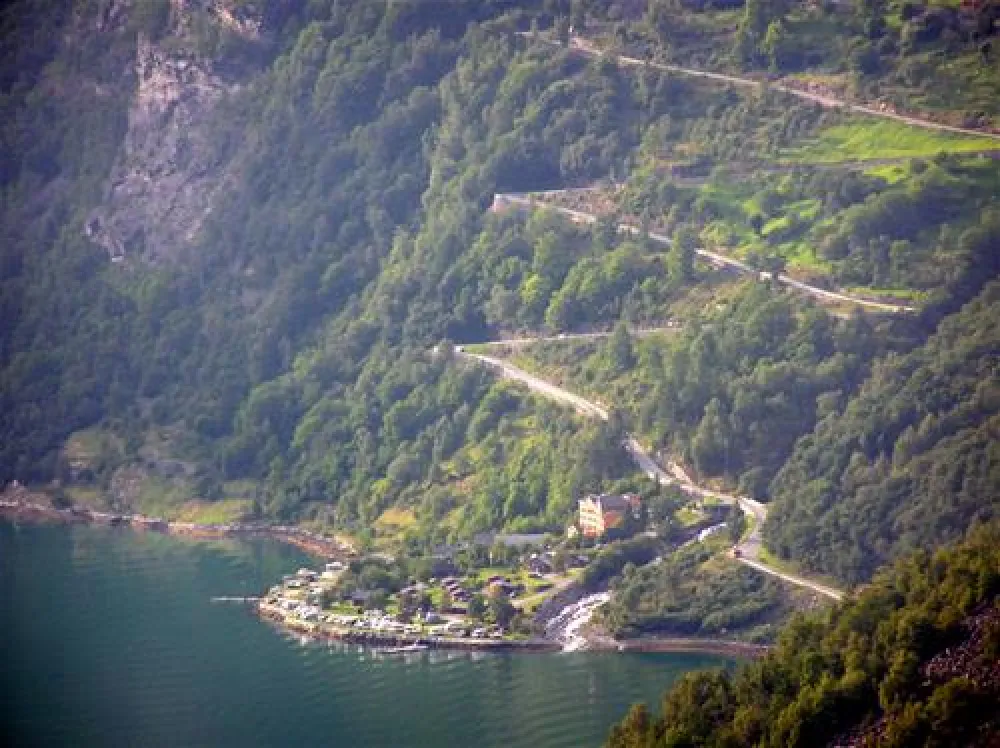 Grande Hytteutleige Og Camping