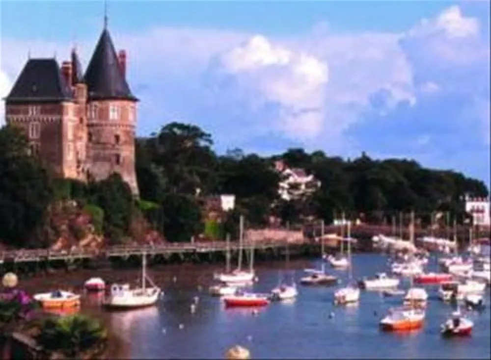 Flower Camping - Les Brillas