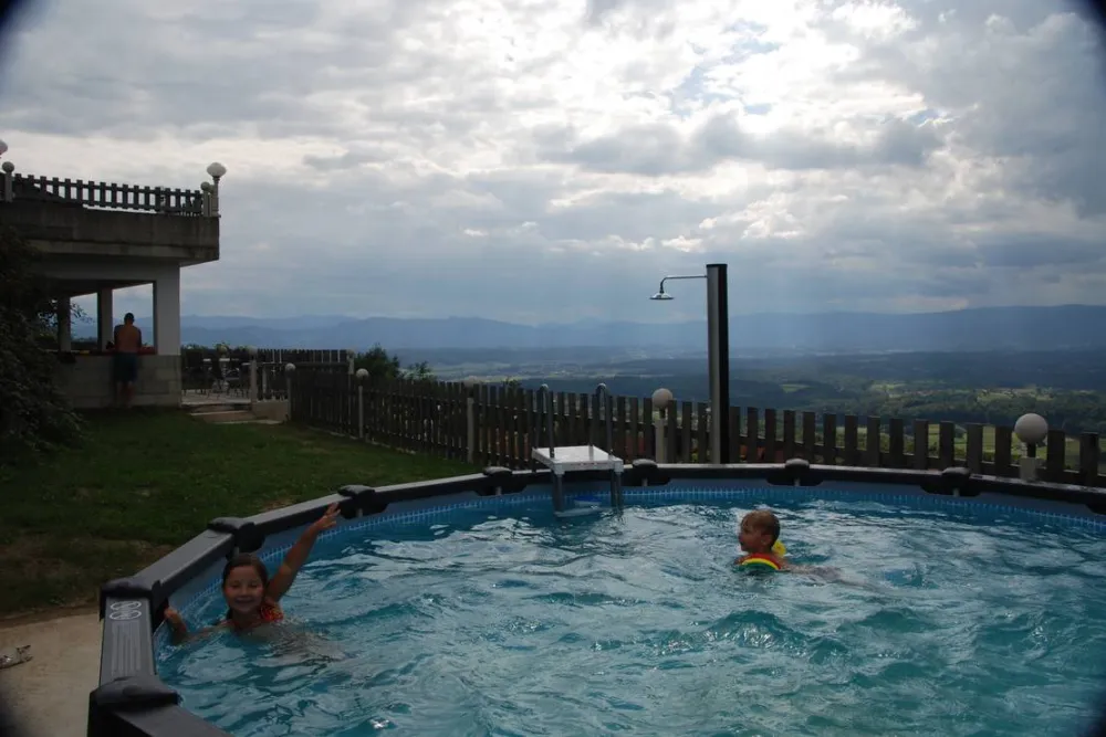 Weinberg-.Naturpark-.Panoramacamping Sausalerland