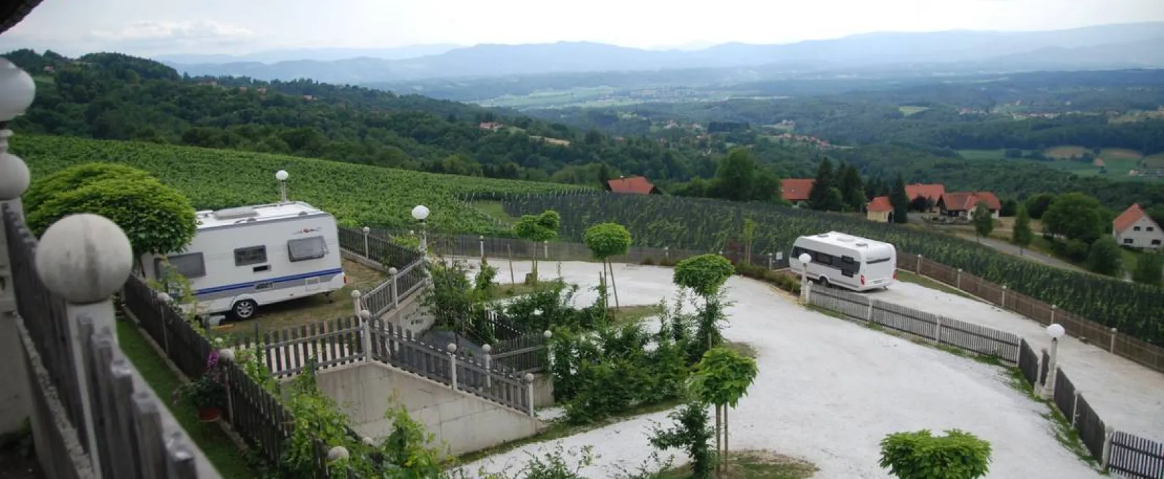Weinberg-.Naturpark-.Panoramacamping Sausalerland