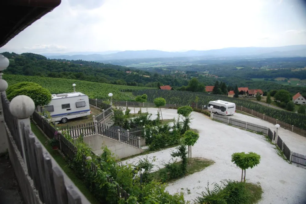 Weinberg-.Naturpark-.Panoramacamping Sausalerland