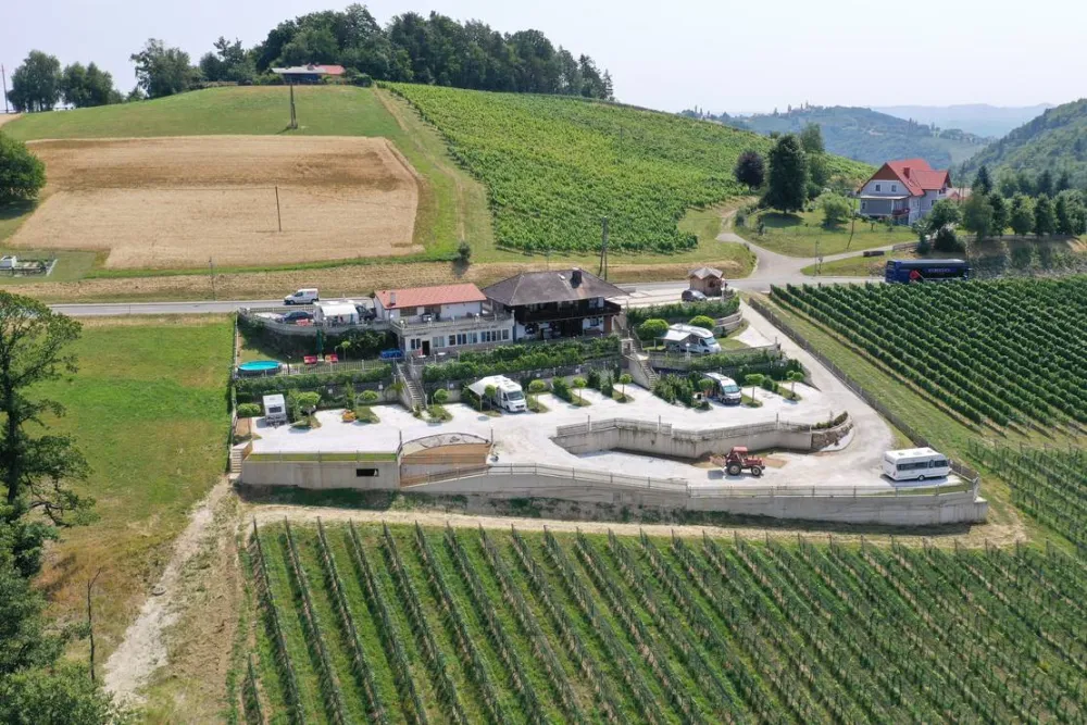 Weinberg-.Naturpark-.Panoramacamping Sausalerland