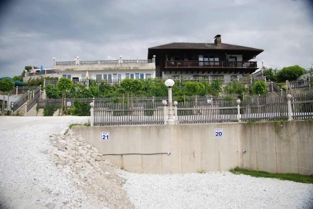 Weinberg-.Naturpark-.Panoramacamping Sausalerland