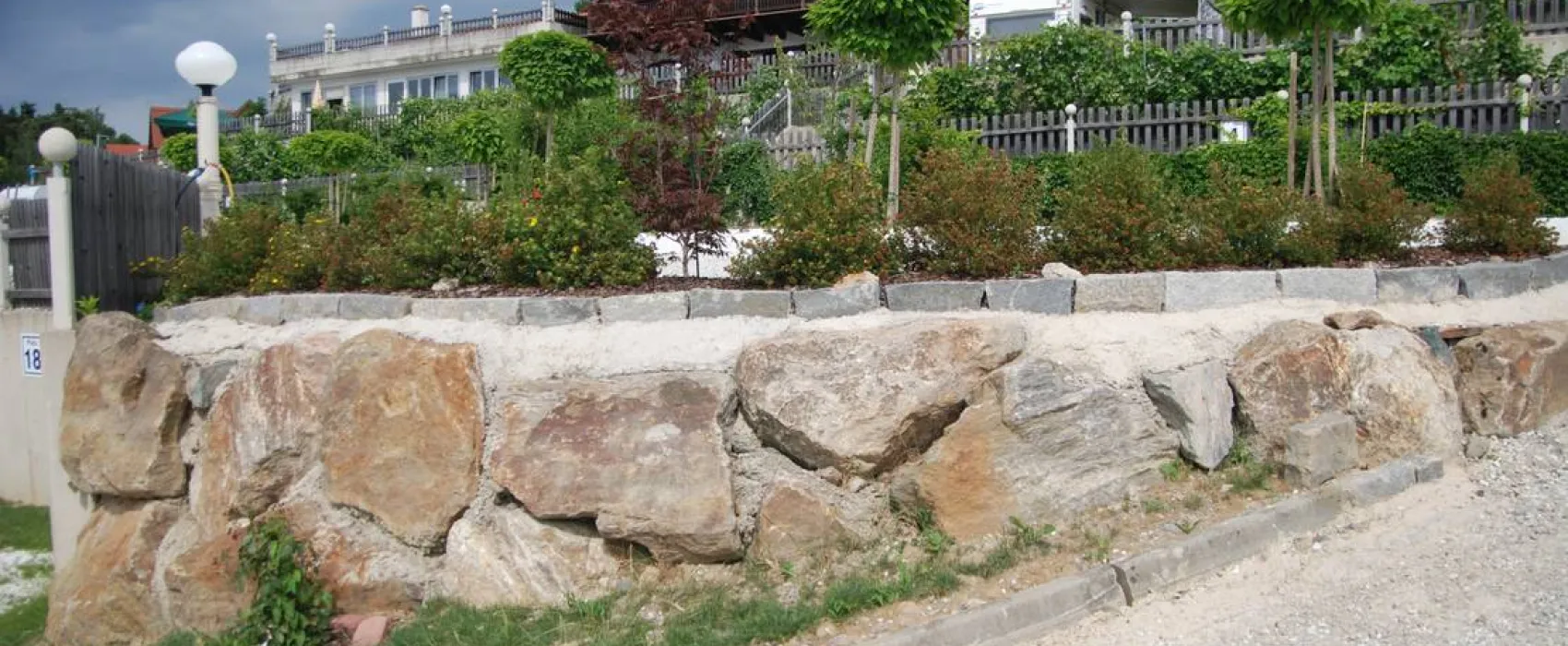 Weinberg-.Naturpark-.Panoramacamping Sausalerland