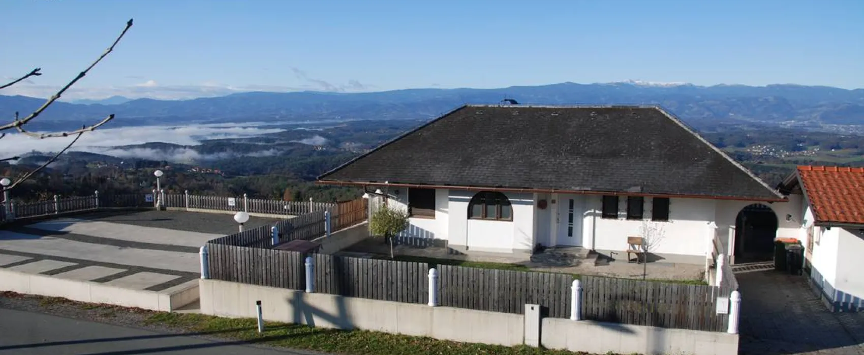 Weinberg-.Naturpark-.Panoramacamping Sausalerland