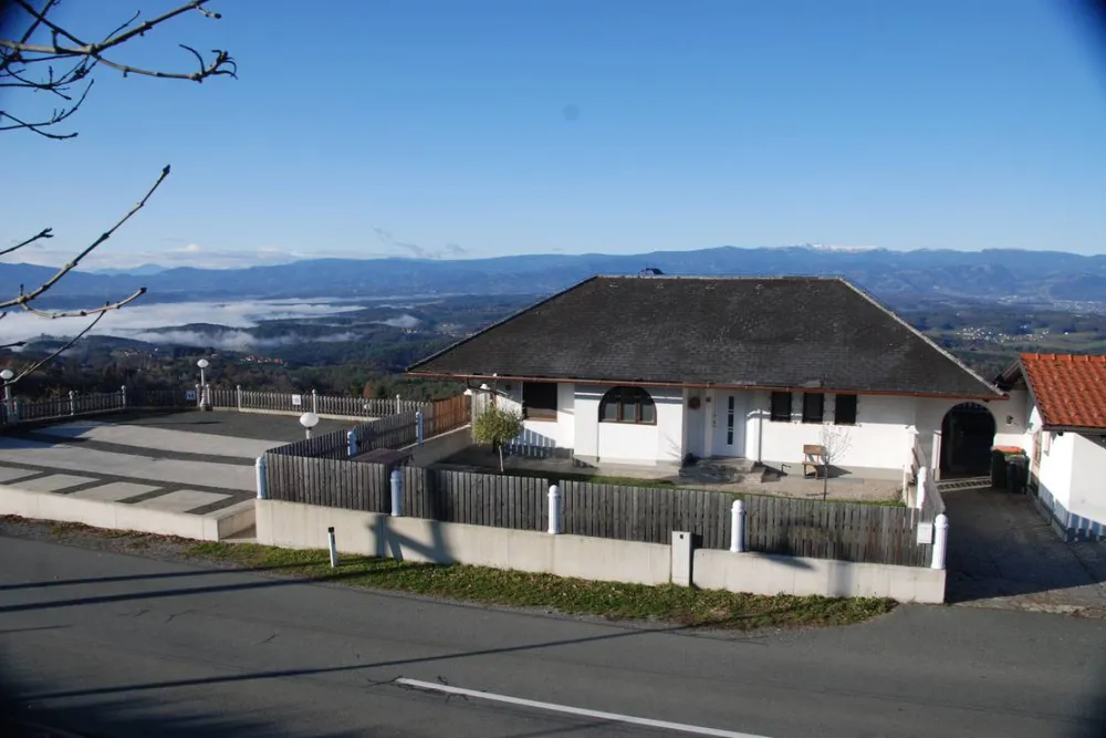 Weinberg-.Naturpark-.Panoramacamping Sausalerland