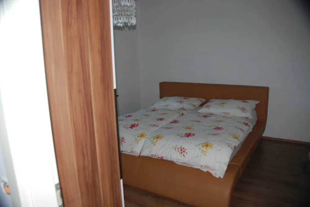 Weinberg-.Naturpark-.Panoramacamping Sausalerland