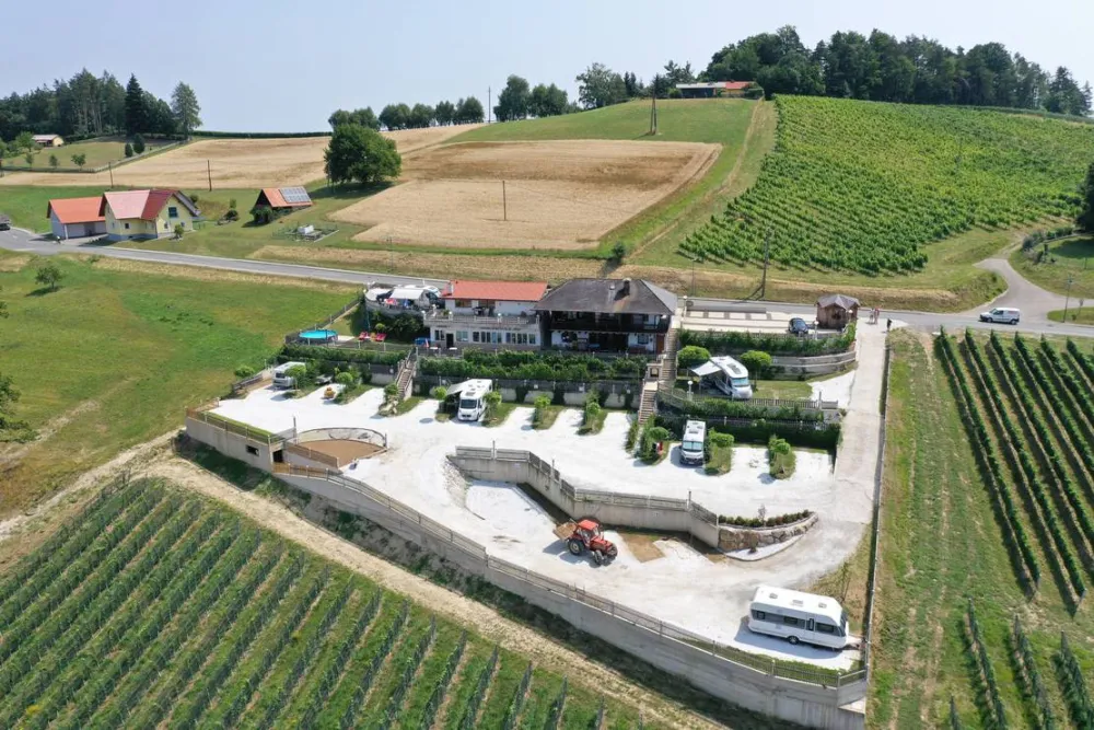 Weinberg-.Naturpark-.Panoramacamping Sausalerland
