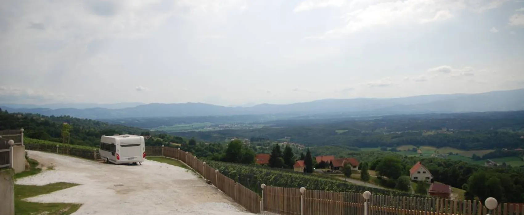 Weinberg-.Naturpark-.Panoramacamping Sausalerland
