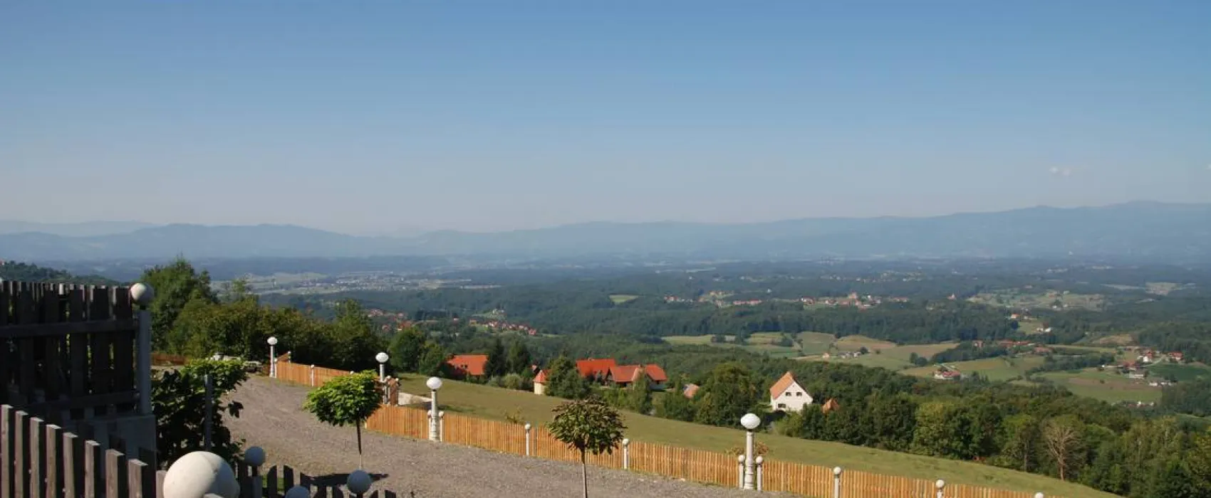 Weinberg-.Naturpark-.Panoramacamping Sausalerland