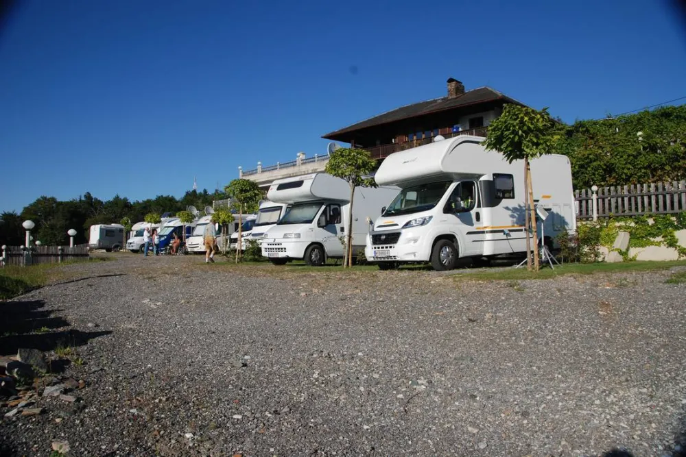 Weinberg-.Naturpark-.Panoramacamping Sausalerland