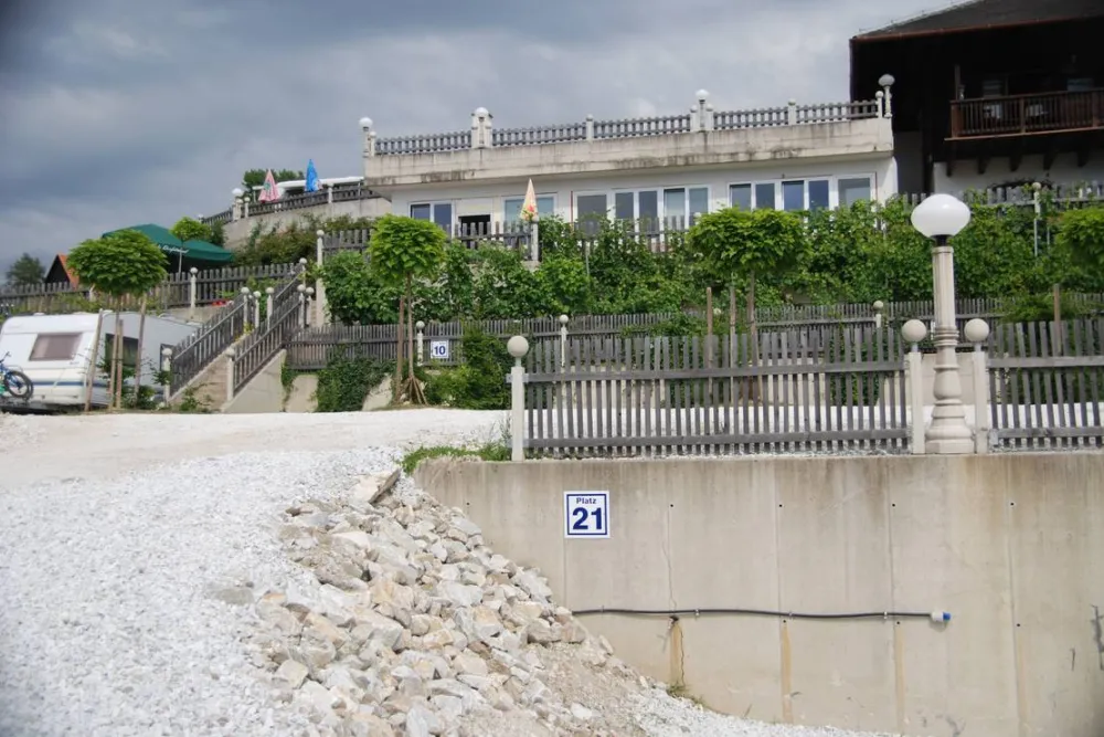 Weinberg-.Naturpark-.Panoramacamping Sausalerland