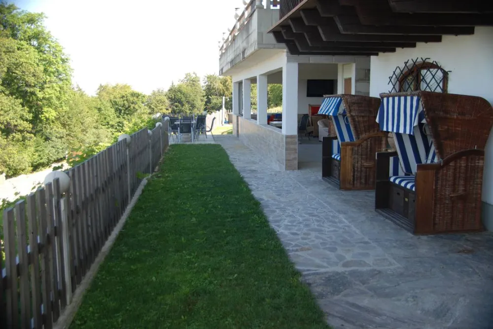 Weinberg-.Naturpark-.Panoramacamping Sausalerland