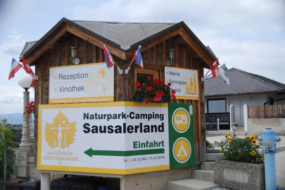 Weinberg-.Naturpark-.Panoramacamping Sausalerland