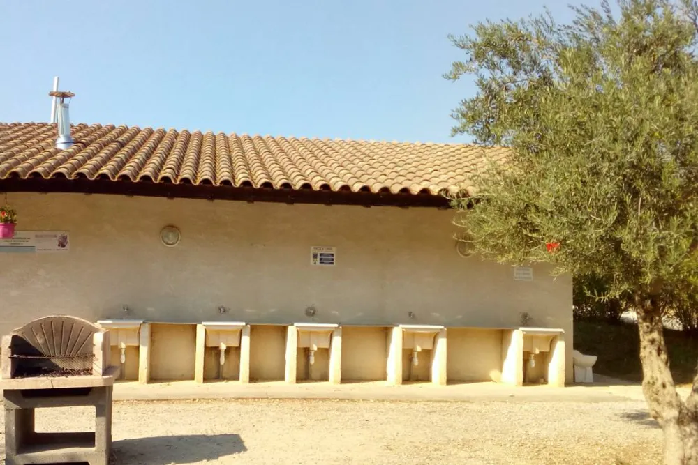 Camping A L'ombre Des Oliviers